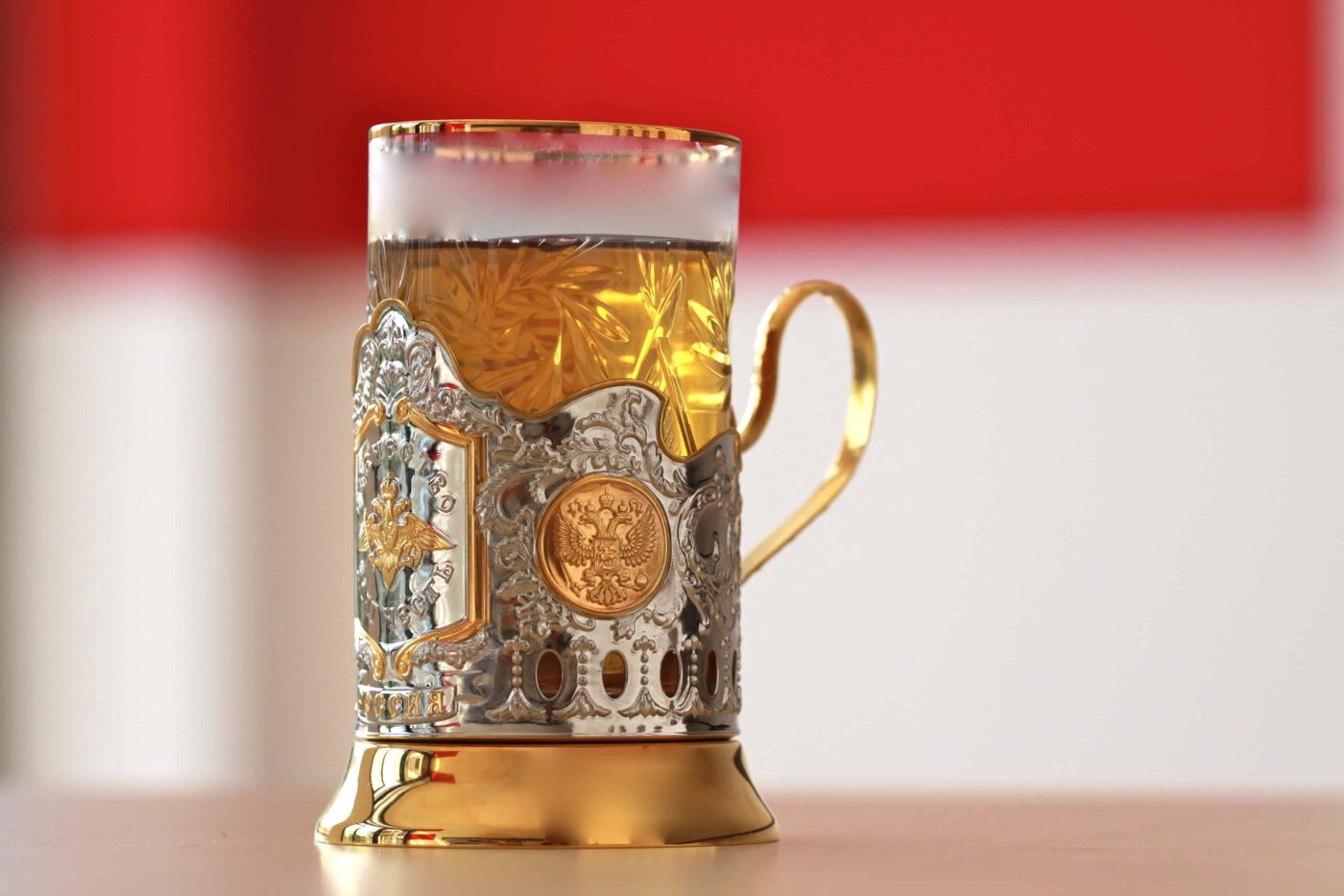 “File:Podstakannik mit Gold.JPG”by Maiakinfo is licensed under CC BY-SA 3.0